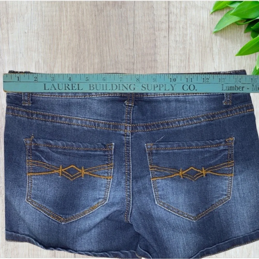 Women’s Mudd‎ Mid-Rise Jean Shorts Size 3